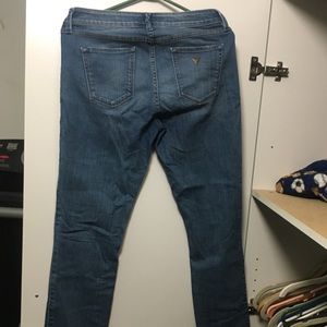 Women’s guess stretch skinny jeans